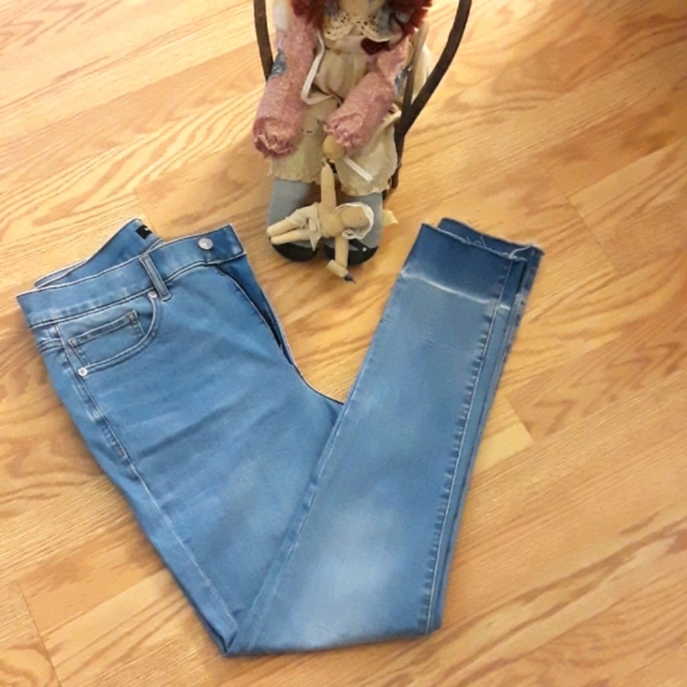 EXPRESS high rise stretchable skinny jean.